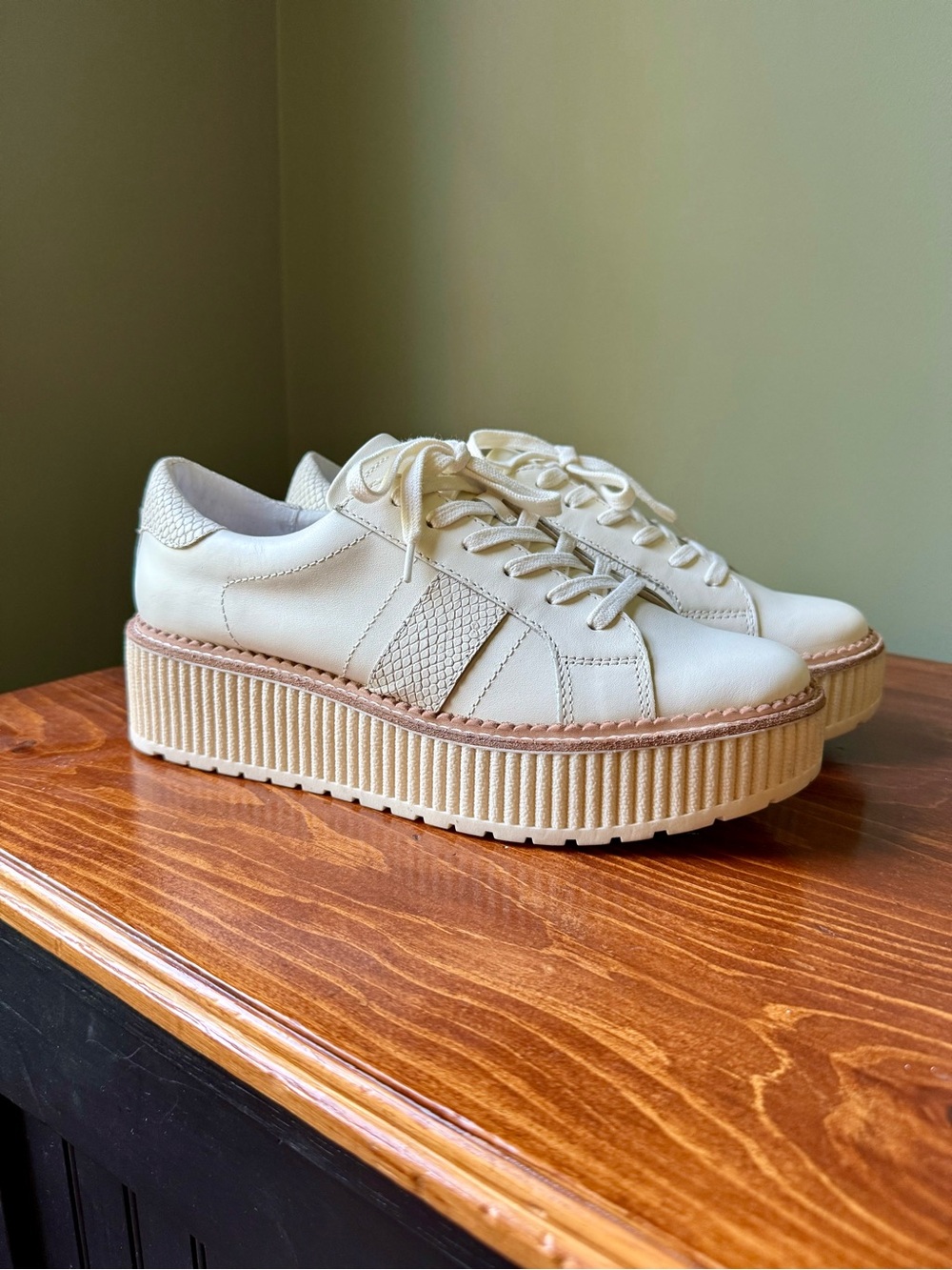 Dolce Vita Tiger Platform Sneaker Women’s Size 9.5 Cream White New with Stickers